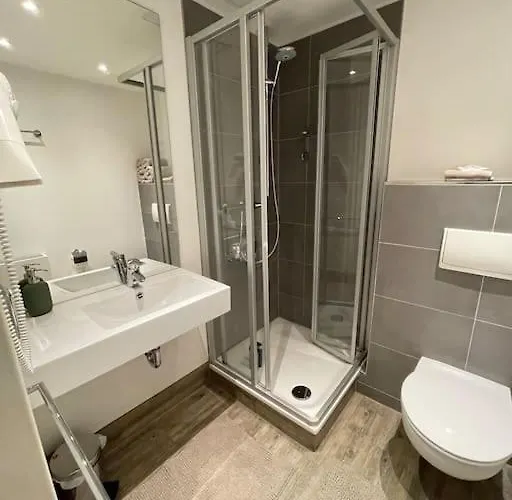 Gemuetliches 778 Naehe Medienhafen S-bahn Und Free Parken Düsseldorf