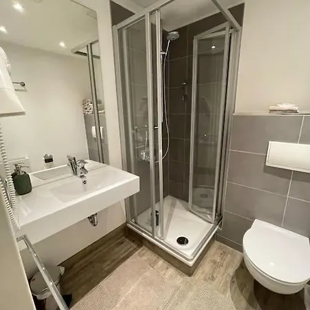 Gemuetliches 778 Naehe Medienhafen S-bahn Und Free Parken دوسلدورف